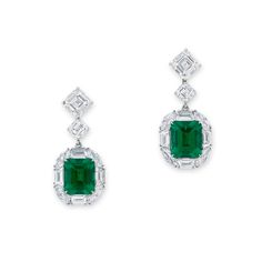 AN IMPORTANT PAIR OF EMERALD AND DIAMOND EARRINGS Ibrahim Ali Khan, Barang Aesthetic, Emerald And Diamond Earrings, Diamond Tops, Diamond Chandelier Earrings, Emerald Diamond Earrings, Diamond Chandelier, Diamond Pendants Designs, High Jewellery