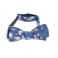 This handmade batwing bow tie by Olaf Olsson is made of Japanese cotton that has a colorful floral pattern from Japan. The Little Flowers bow tie is great neckwear. #olafolsson #batwing #bowtie Linen Fabrics, Japanese Cotton, Little Flowers, Japanese Fabric, Bow Ties, Olaf, Bat Wings, In America, Linen Fabric