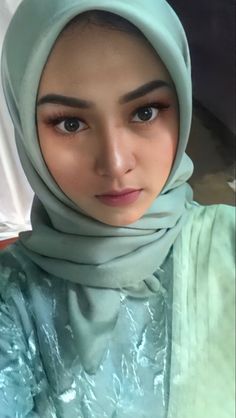 Pap Wisuda, Make Up Simple Natural Hijab, Make Up Kondangan Simple, Make Up Natural Wisuda, Makeup Graduation Hijab, Make Up Wisuda Korean Look, Make Up Wisuda Hijab