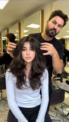 Thicker Looking Haircut, Lots Of Layered Hair Medium, Viral Haircut Women, Hair Cut Ideas Medium Length, Haircuts For Medium Black Hair, Long Hair Bangs Side Part, Haircuts For Latinas, Blown Out Layered Hair, Dark Brown Hair With Side Bangs