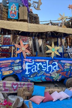 Farsha Café in Sharm el Sheikh Egypt Draw Hair, Romantic Comedy Movies, Human Poses, Comedy Movies, Romantic Comedy, How To Draw Hair