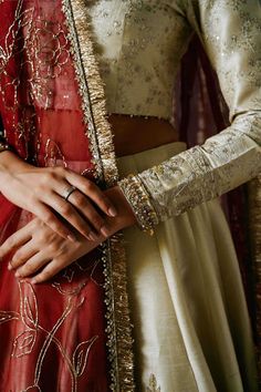 Wedding Lehngas, Red Dupatta, Bridal Suit, Zara Shahjahan, 2022 Outfits, Desi Wedding Dresses, Velvet Dress Designs, Gotta Work, Desi Wear