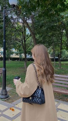 Blonde With Glasses, Fall Fashion Coats, Grunge Nails, Adventure Aesthetic, Couple Selfies, Minimalist Dresses, Cute Couple Selfies, English Phrases, Modern Hairstyles