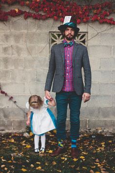 Daddy/Daughter costume, Alice and the Mad Hatter. Photo by Liz Draper, Alice… Mens Mad Hatter Costume, Best Mens Halloween Costumes, Mad Hatter Diy Costume, Alice And The Mad Hatter, Diy Costumes Men, Hatter Costume, Kid Costume, Mad Hatter Costume, Alice Costume