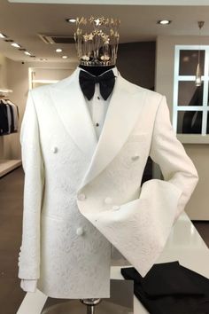 White Tie Tuxedo, Groom Suit White, Gentlemen Outfit, Mens White Suit, Ivory Tuxedo, Double Breasted Suit Men, Wedding Suit Styles, White Wedding Suit, White Tux