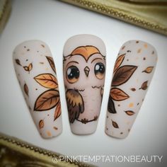 Sígueme en Instagram y en tiktok para más @pinktemptationbeauty Autumn owl nail art Fall nail set manicure Brown Orange cute animals drawing leaves Uñas de otoño, búho , uñas marrones naranjas manicura otoño mano alzada hojas Owl Nails Design, Animal Nail Ideas, Squirrel Nail Art, Nail Designs Drawing, Autumn Nails Art, Owl Nail Designs, Nail Art Fall, Drawing Leaves