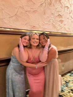 Friend picture photo prom formal pink blue and tan three friends big and little sorority Hoco Photo Ideas 3 Friends, Prom Funny Pictures, Trio Formal Poses, Homecoming Group Pictures Funny, Three People Prom Poses, Homecoming Friend Pictures Group Photos, 4 Person Hoco Poses, 4 People Prom Poses, Group Hoco Photos