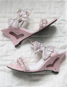 Early 2000s Heels, 2000s Heels, Alt Wardrobe, Theme Pics, Agejo Gyaru, Pink Wardrobe, Hime Gyaru, Softgirl Aesthetic