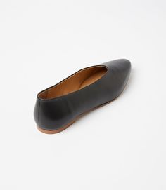 Slip into comfort and style with these versatile black leather ballet flats! Featuring a pointed toe design, these flats are perfect for any occasion. Dress them up or down, these flats are sure to be a staple in your wardrobe. True to size Material: Leather Heel height: 0.25" Imported Seychelles Wipe with soft cloth | Karen Kane Pointed Toe Ballet Flats in Black, Size 9.5, Plain Modern Ballet Flats For Workwear, Modern Pointed Toe Ballet Flats For Everyday, Pointed Toe Flats For Work With Branded Insole, Black Pointed Toe Flats With Rubber Sole For Work, Slip-on Pointed Toe Flats For Business, Everyday Pointed Toe Ballet Flats With Rubber Sole, Business Ballet Flats With Leather Sole, Pointed Toe Ballet Flats With Rubber Sole For Office, Business Ballet Flats For Fall