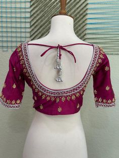 ❥ Handmade Designer stitched blouse ; Can be used for sarees / Lehengas. ❥ Ready to ship (Price mentioned is for Size 36-40)  ❀❀ Return / Exchange Policy :  ※ No Return/ No Exchange / No Cancellation! ※We need proof of video while package is opening for considering any case of missing or damaged products ;  ※ We can not accept any returns , if video at the time of package opening is not provided by the client . ღ ღ Please be courteous and don't ask for negotiation on prices ! We define prices ba Gold Blouse Piece With Resham Embroidery For Puja, Traditional Gold Blouse With Motifs, Gold Dola Silk Blouse For Puja, Gold Bollywood Blouse Piece With Motifs, Gold Zari Work Blouse For Puja, Gold Blouse With Zari Work For Puja, Anarkali Gold Choli With Motifs, Gold Blouse For Puja And Festivals, Bollywood Blouse Piece With Motifs For Puja