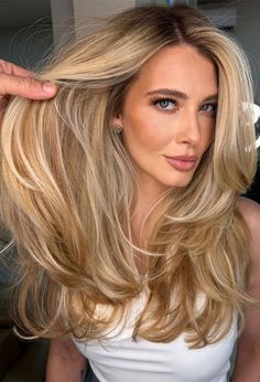 Golden Beige Blonde Hair Balayage, All Over Golden Blonde Hair Color, Golden Blonde Hair With Shadow Roots, Honey Blonde Bob Hair, Rooty Golden Blonde Hair, Golden Blonde Hair With Dark Roots Balayage, Golden Blonde Dimensional Hair, Butter Blonde Balayage Dark Roots, Warm Buttery Blonde Hair