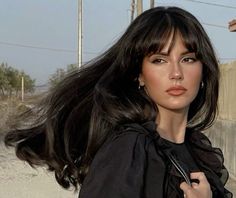 Dark Hair Bangs, Black Hair Bangs, Hairstyles For Layered Hair, Long Hair With Bangs, Instagram Summer, Hair Inspo Color, Aesthetic Hair, Photo Inspo, Hairstyles With Bangs