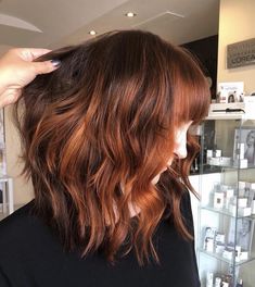 Auburn Lob With Bangs, Auburn Balayage Straight Hair, Auburn Balayage Bob, Copper Balayage With Bangs, Copper Bayalage Hair Brunettes, Ombre Hair Copper, Short Auburn Hair With Highlights, Warm Copper Balayage Brunette, Auburn Ombre Hair