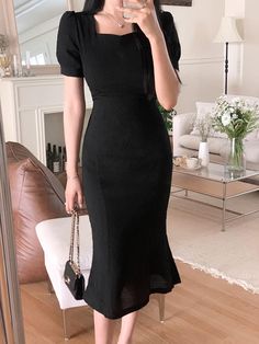 Black Frocks For Women Party, Frocks For Women Party, Black One Piece Dress, Farewell Dresses, Simple Frock Design, Simple Frocks, Sophisticated Outfits, Modest Dresses Casual, Elegant Dresses Classy