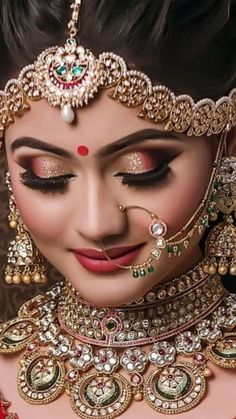 Bridal Makeup Pictures, Latest Bridal Makeup, Dulhan Makeup, Beauty Salon Posters, Make Up Gold, Indian Wedding Makeup, Indian Bride Makeup, Bengali Bridal Makeup, Hd Makeup