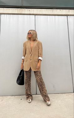 Printed Pants Outfits, Animal Print Jeans, Leopard Print Jeans, Animal Print Pants, Leopard Print Pants, Animal Print Outfits, Moda Paris