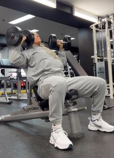 Modest Gym Aesthetic, Oversized Workout Outfit, Sweatpants Gym Outfit Women, Sweatpants Workout Outfit, Baggy Workout Outfits, Oversized Gym Outfit