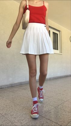 White Tennis Skirt Outfit Summer, Tennis Skirt Outfit Casual, White Outfit Casual, Red Converse Outfit, Skirt Outfit Casual, Red And White Outfits, Dress With Converse