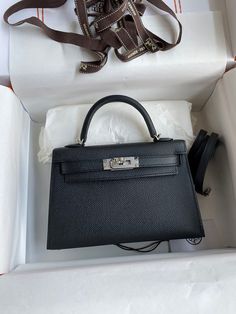 Size: Standard Size It comes with Dust box, Care manual, Tag, and Paper bag. Kelly 20 Hermes, Tas Bahu, Coach Bag, Hermes Bags, Black Bag, Hermes Birkin, Birmingham, Caribbean Netherlands, Bottega Veneta