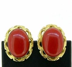 Vintage 1960s Italian earrings, in solid 18K yellow gold, professionally tested and hallmarked 750, with a natural red Mediterranean coral shuttle. Dimensions 2 x 1.6 centimeters. Total weight 11.4 grams. Sold with our vintage jewelry packaging, receipt and guarantee. Red Clip-on Earrings For Formal Occasions, Red Vintage Clip-on Earrings For Anniversary, Vintage Red Clip-on Earrings For Anniversary, Classic Red Cabochon Earrings, Vintage Yellow Gold Cabochon Clip-on Earrings, Vintage Yellow Gold Clip-on Earrings With Cabochon, Hallmarked Oval Red Earrings, Formal Red Oval Earrings, Red Oval Earrings For Formal Occasions