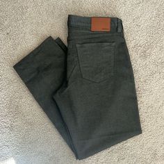 Bonobos Pants Brand New Italian Textured Vintage 33-30 5 Pocket Casual Tapered Leg Gray Dress Pants, Gray Tapered Leg Bottoms With Pockets, Gray Tapered Leg Work Pants With Pockets, Gray Straight Leg Bottoms With Pockets, Gray Straight Leg Jeans With Side Pockets, Gray Cotton Workwear Pants, Casual Gray Cotton Dress Pants, Gray Cotton Dress Pants For Work, Gray Tapered Leg Cotton Work Pants