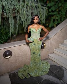 Tiana Princess And The Frog Prom Dress, Bad Prom Dresses, Green And Gold Prom Dress, Green Prom Dresses Black Women, Green And Gold Prom, Princess And The Frog Wedding Theme, Tiana Inspired Dress, Prom Goals