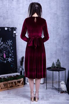 - Luxury stretchy velvet - Full length sleeve (61 cm or 24 in) - Stich in side seams tie - Knee length (100 cm or 39 in) - 5 colors - hook on a back Can be made in plus sizes, junior bridesmaids and in maternity style. If measurements don`t match any size in my chart, I highly recommend a custom fit. Visit my FAQ section for required measurements. 5 unique colors for your choice (are given on photo). To see colors in person you can order swatch For more formal evening gowns visit www.etsy.com/sh Fitted Knee-length Velvet Dress For Winter, Long Sleeve Velvet Dresses For Fall, Chic Midi-length Velvet Dress, Elegant Velvet Midi Dress For Fall, Chic Long Sleeve Velvet Dress For Fall, Elegant Long Sleeve Velvet Midi Dress, Long Sleeve Velvet Evening Dress For Fall, Velvet Long Sleeve Winter Dress, Evening Long Sleeve Velvet Dress For Fall