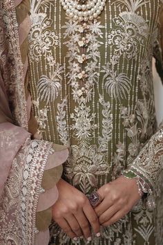 Chiffon Suits, Embroidery Borders, Simple Kurta, Pakistani Salwar, Simple Kurta Designs, Chiffon Sleeves, Pakistani Salwar Kameez, Embroidered Chiffon, Punjabi Suit