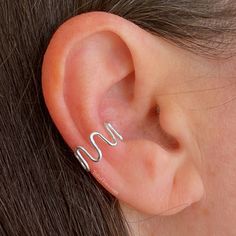 High polished Wavy Zig Zag designed Silver Ear Cuff. Design is 7mm in height, 9.5mm in circumference. Adjustable - one size fits most. Ears do not need to be pierced. Just pull apart, slip over middle outside section of ear (as pictured) and squeeze slightly together. This ear cuff will not slip off. Due to the diameter of this ear cuff, it is not recommended for the top of your ear. The design allows you to wear in either the Right or Left ear.  ---  Listing is for one ear cuff. A quantity of o Cartilage Ear Cuff, Sterling Silver Toe Rings, Symmetrical Design, Cuff Design, Wrap Earrings, Silver Toe Rings, Silver Ear Cuff, Nose Jewelry, Sine Wave