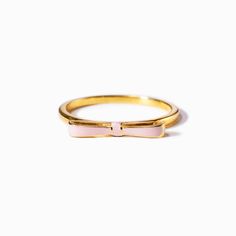 Enhanced with a heart-melting message, this enamel bow ring is the perfect gift for your best friend. It also serves a reminder that your friendship lasts forever. Necklace Aesthetic Gold, Tanishq Jewellery, Daughter Best Friend, Fantasy Earrings, Necklace Aesthetic, Aesthetic Gold, Men Bracelets, Mode Zara, Snake Jewelry