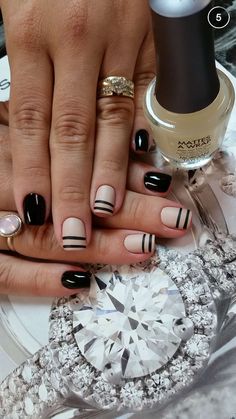 Beige And Black Nails Design, Black And Tan Nail Ideas, Tan And Black Nails Design, Black And Tan Nails Designs, Cream And Black Nails, Oval Natural Nails, Beige And Black Nails, Black And Tan Nails, Black And Nude Nail Ideas