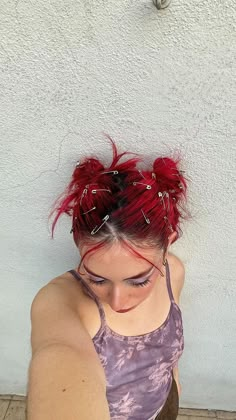 Concert Hairstyles, Rock Hairstyles, Rave Hair, Hoco Hair Ideas Short, Hoco Hair Styles, Hair Arrange, Alternative Hair, Penteado Cabelo Curto, Festival Hair