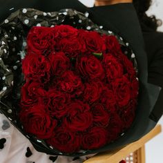 Red bouquet of roses in black wrapping paper Flowers Gift Girlfriend, Vday Flowers, Best Flower Bouquet, Aesthetic Flower Bouquet, Flowers For Girlfriend, Black Rose Bouquet, Deep Red Roses, Get Well Soon Flowers, Bouquet Of Red Roses