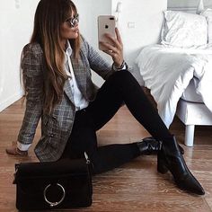 Tendances mode automne hiver 2018/2019Découvrez les tendances mode de la saison. On aime la nouvelle collection à shopper chez Zara, Mango, H&M, la redoute, net a porter, asos, bijoux fantaisie et la boutique idée cadeau femme Chique Outfits, Plaid Outfits, Image Description, Street Style Trends, Trend Fashion, Work Outfits Women