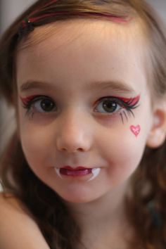 Nadine's Dreams Face Painting - Photo Gallery More Vampire Face Paint, Vampire Costume Kids, Vampire Costume Diy, Halloween Makeup For Kids, Cute Halloween Drawings, Halloweenský Makeup, Painting Face, Vampire Makeup, Cute Halloween Makeup