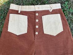 Women’s brown and yellow, cotton shorts with button front fly, and two front pockets.Very Good condition, size S (4) and XS (000 - 2). Detailed measurements:Waist - 28 inchesHip - 30 inches Corduroy Shorts, Fly Shop, Aesthetic Women, 1960s Fashion, Vintage 60s, Cotton Shorts, White Shorts, Womens Shorts, Yellow