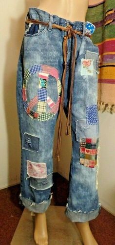 Upcycle Jeans Refashioning, Diy Hippie Clothes, Patched Jeans Diy, Jeans Refashion, Denim Crafts Diy, Embellished Clothing, Denim Inspiration