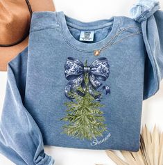 Christmas Tree Sweatshirt Personalized Toile Bow Comfort Colors Cute Winter Sweatshirt for Her Custom Women's Sweatshirt Girls Sweatshirt  Makes a perfect group sweatshirt for family and/or friends for coworkers, holiday trip, or vacation. Choose from 5 colors: white, grey, pepper, blue spruce, and blue jean and personalize with each name or position. Add date if you desire. Back has Christmas Tree Pattern. Cute winter sweatshirt fall, autumn, winter, cold months and holiday cozy custom sweatshi Holiday Long Sleeve Tops As Gifts, Holiday Long Sleeve Tops As A Gift, Holiday Long Sleeve Cotton Top, Cotton Long Sleeve Holiday Top, Long Sleeve Cotton Top For Holiday, Cotton Long Sleeve Top For Holidays, Blue Tops For Holiday And Fall Season, Holiday Cotton Sweatshirt With Long Sleeves, Holiday Crew Neck Cotton Top