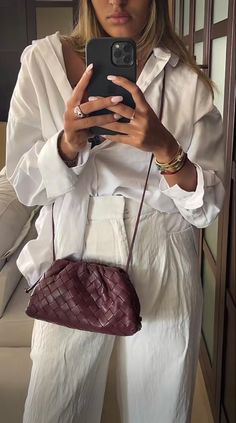 Crossbody Bags For Women, Night Out Outfit, Phone Purse, Casual Chic Outfit, Spring Summer Outfits, Look Cool, Wristlets, Classy Outfits, Bottega Veneta