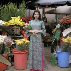 Ancient loose-fitting ao dai, gentle sleeveless silk brocade ao dai 🌿 PRODUCT SET:   - Material: thick, high-quality brocade silk - Style: Ready-made ancient straight ao dai, modernized brocade ao dai with loose sleeves in assorted colors with high-quality silk pants - Size: S-M-L-XL-XXL - Packaging: Shirt & Pants of your choice - Modified brocade ao dai with loose sleeves in assorted colors and high-quality silk pants. The product is suitable for many skin colors. - Size specifications: Au Dai, Ao Dai Vietnamese, Vietnamese Traditional Dress, Silk Style, Skin Colors, Loose Sleeves, Silk Brocade, Silk Pants, Flowers Pattern