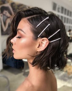 30 Chic Bridal Hairstyles for Short Hair - Inspire Your Dream Look - divagaze.com Hairstyle For Prom, Everyday Hair, Peinados Fáciles Para Cabello Corto, Trendy Wedding Hairstyles, Short Bob Haircuts, Blonde Bobs