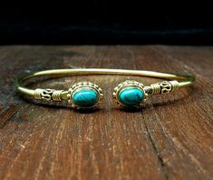 Gorgeous turquoise gemstones set into a simple bracelet. Turquoise represents the spiritual growth and ever-changing nature of spirituality. This piece was masterfully crafted by Indian artisans who are renowned for their brass metalworking. We collected this along our Journeys through India. It is completely adjustable to fit any size wrist. Made with high quality tarnish resistant brass. Absolutely awesome! Handcrafted Jewelry Boho, Lily Bracelet, Leaf Ear Cuffs, Feather Ear Cuff, Bohemian Style Jewelry, Simple Bracelets, Skull Earrings, Jewelry Boho, 925 Silver Jewelry