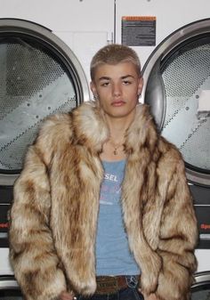 Fur Coat Men Aesthetic, Runway Mens Fashion, Fur Outfit Men, Dark Masculine Outfits, Itboy Aesthetic, Y2k Fur Coat, Mens Fur, Looks Street Style