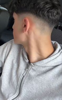 Fade Haircut Curly Hair, Fade Haircut Styles, Haircut Selfie, Photo Hijab, Drop Fade Haircut, Low Fade Haircut