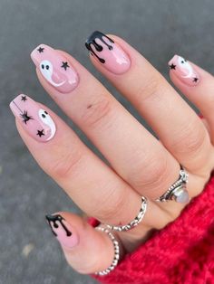 black and white nails with drops and ghosts Holloween Nails, Unghie Nail Art, Halloween Acrylic Nails, Cute Halloween Nails, October Nails, Nagel Tips, Manicure Tips, Nice Nails, Her Nails