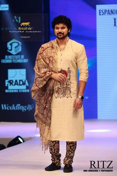 Kalamkari Kurta Designs For Men, Kalamkari Kurta Designs, Mens Couture, Boys Dressing, How To Wear Shorts, Indo Western Outfits, Khadi Kurta, Designer Dress For Men, Gents Shirts