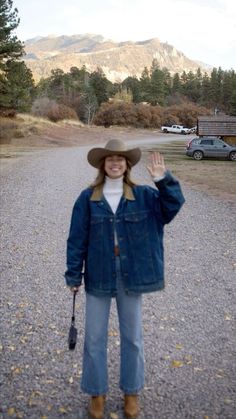 Western Hoodies, Traje Cowgirl, Country Girl Aesthetic, Cute Western Outfits, Ag Teacher, Cabin Vibes, Ouray Colorado, Western Wear Outfits, Looks Country