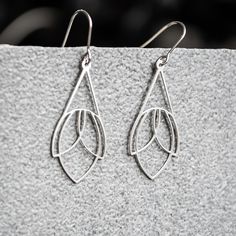 Elegant stainless steel earrings with pretty geometric pendants. ≫ Dimensions: 19 mm x 40 mm ≫ Material: brass, ear hooks in stainless steel or 925 sterling silver gold-plated. ≫ Colors: Silver ≫ Manufacturing method: High quality jewelry material put together and bent. Also available in gold colors: https://www.etsy.com/de/listing/575897036/messingohrringe-geometrisch-goldfarben?ref=shop_home_active_100&frs=1 ≫ Arrives neatly and safely packaged to your home. If you wish, you can also add gift Teardrop Stainless Steel Earrings For Gifts, Stainless Steel Teardrop Earrings For Gift, Nickel-free Stainless Steel Modern Earrings, Modern Nickel-free Stainless Steel Earrings, Modern Stainless Steel Nickel-free Earrings, Nickel Free Stainless Steel Drop Earrings, Nickel-free Stainless Steel Drop Earrings, Modern Teardrop Stainless Steel Earrings, Modern Sterling Silver Chandelier Earrings As Gift