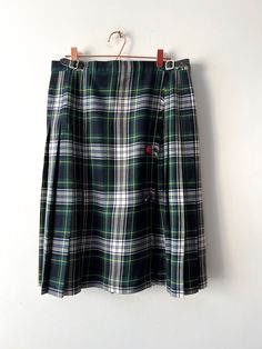 Vintage Women Tartan plaid wrap Skirt Wool blend Kilt Skirt Green Pleated Skirt High Waist Skirt Midi Checkered Skirt Size Extra large Label size: UK 18 Estimated size: XL Measurements: Length: 25.5"/ 64.5 cm Waist:  33"-34" / 84cm- 86.5 cm Please check measurements to insure a proper fit. Remember to allow yourself some extra room for movement. You can compare these with something from your closet that fits you well. This skirt will come to you freshly laundered and ready to wear. Please feel f Plaid Skirted Skort For School, Plaid School Uniform Skort, Plaid Mini Skort For School Uniform, Plaid Mini Skirt Skort For School Uniform, Preppy Plaid Pleated Skort, Plaid Pleated Skort For School Uniform, Plaid Skort For School, Plaid Mini Skirt For School, Preppy Plaid Skirt For School