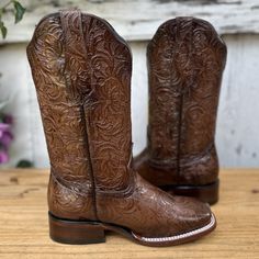 The price already INCLUDES taxes and shipping to anywhere in the United States.

This is the Ther style, a boot in elegant brown. With its chiseled leather material, it offers refined aesthetics and superior durability. The upper and lining, both in 100% cowhide, ensure exceptional comfort. Its cowhide sole adds resistance and stability. Proudly made in León, Mexico, this boot represents the fusion of traditional craftsmanship with modern and functional design.
If you want to know how to care fo Western Boots For Women, Western Boots Women, Color Cafe, Boots For Women, Cowgirl Boots, Leather Cover, Functional Design, Western Boots, Leather Material